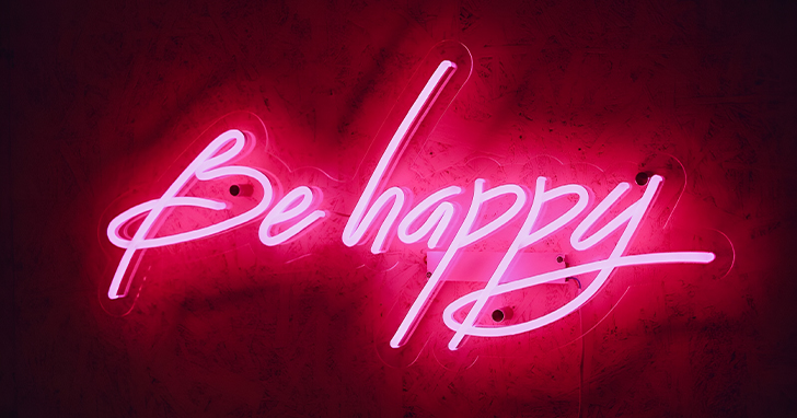 Для быстрого заказа надписи из неона нужно указать шрифт, размер, цвет, фон, форму и цвет подложки. По этому описанию наш менеджер составит макет вывески. Также вы можете прислать свой готовый макет или картинку, по которому можно создать дизайн.