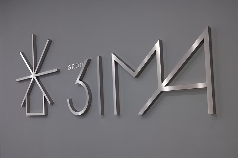 Для согласования рекламной вывески  необходимо подать заявку в городскую администрацию, приложив к ней проектную документацию. Она обязательно включает чертеж конструкции, электротехнический и монтажный проекты. Стоимость такой услуги составляет от 16 000 рублей.