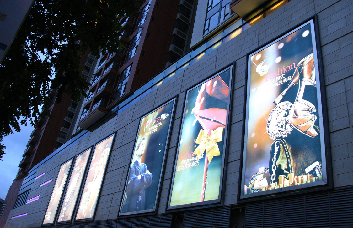 На фасаде здания