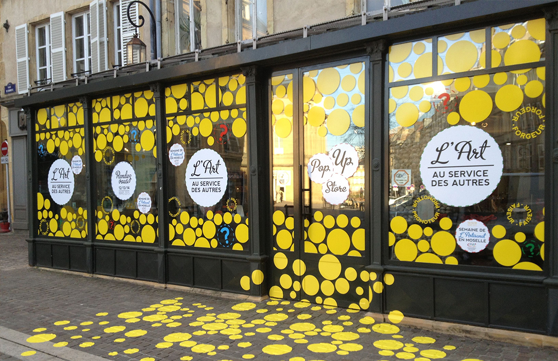 Наружный монтаж (улица, требуется стойкая к погоде пленка)